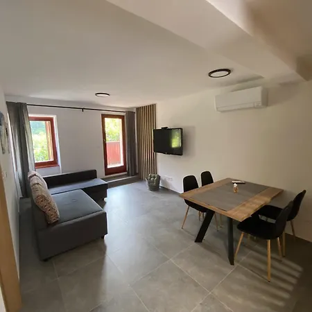 アパート Apartmaji Soca モスト ナ ソシ